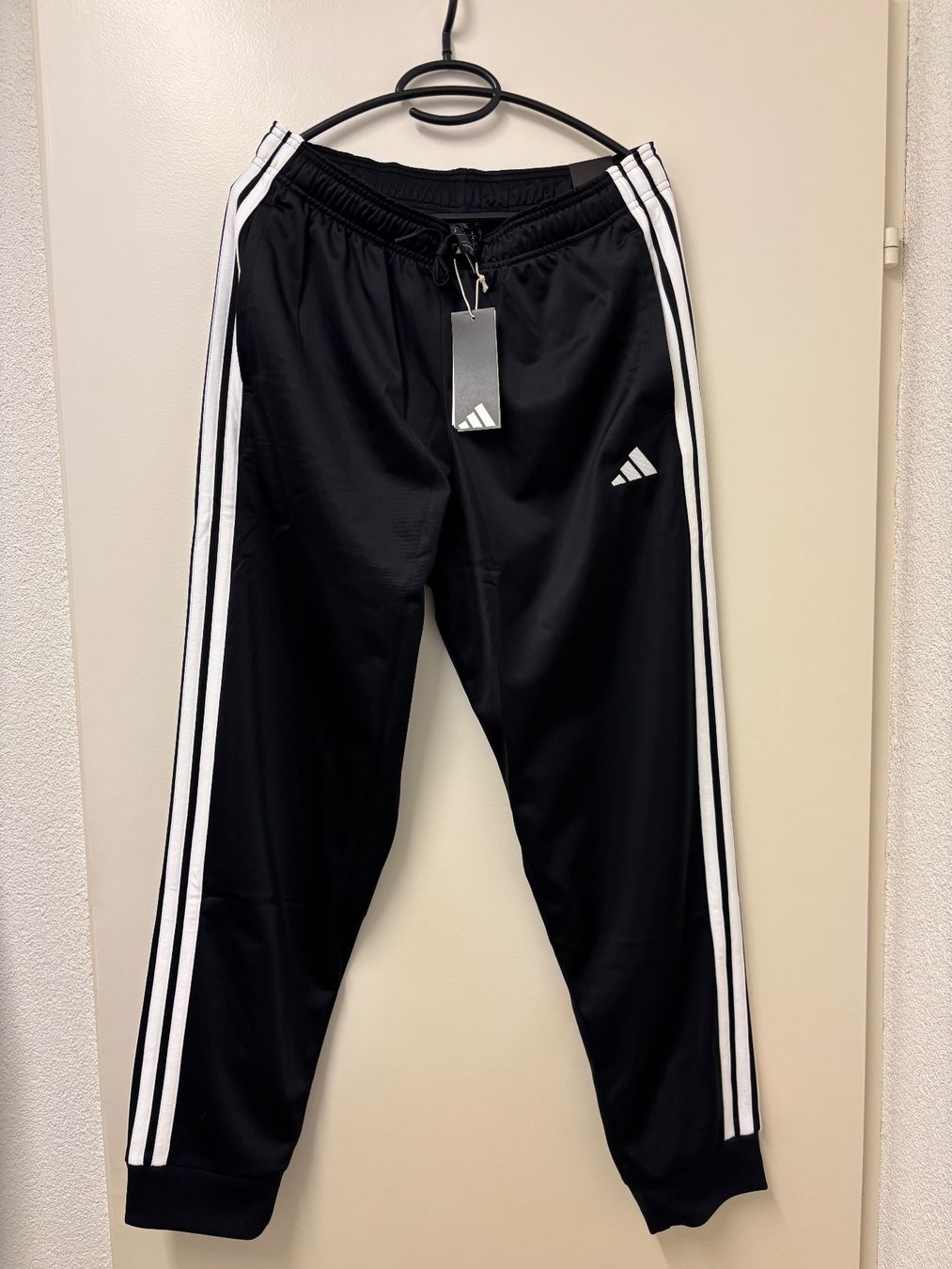 Adidas Pantaloni: Adidas Trainingshose – Nuovo e nell'imballaggio originale da Zürich venduto da mc_mike77