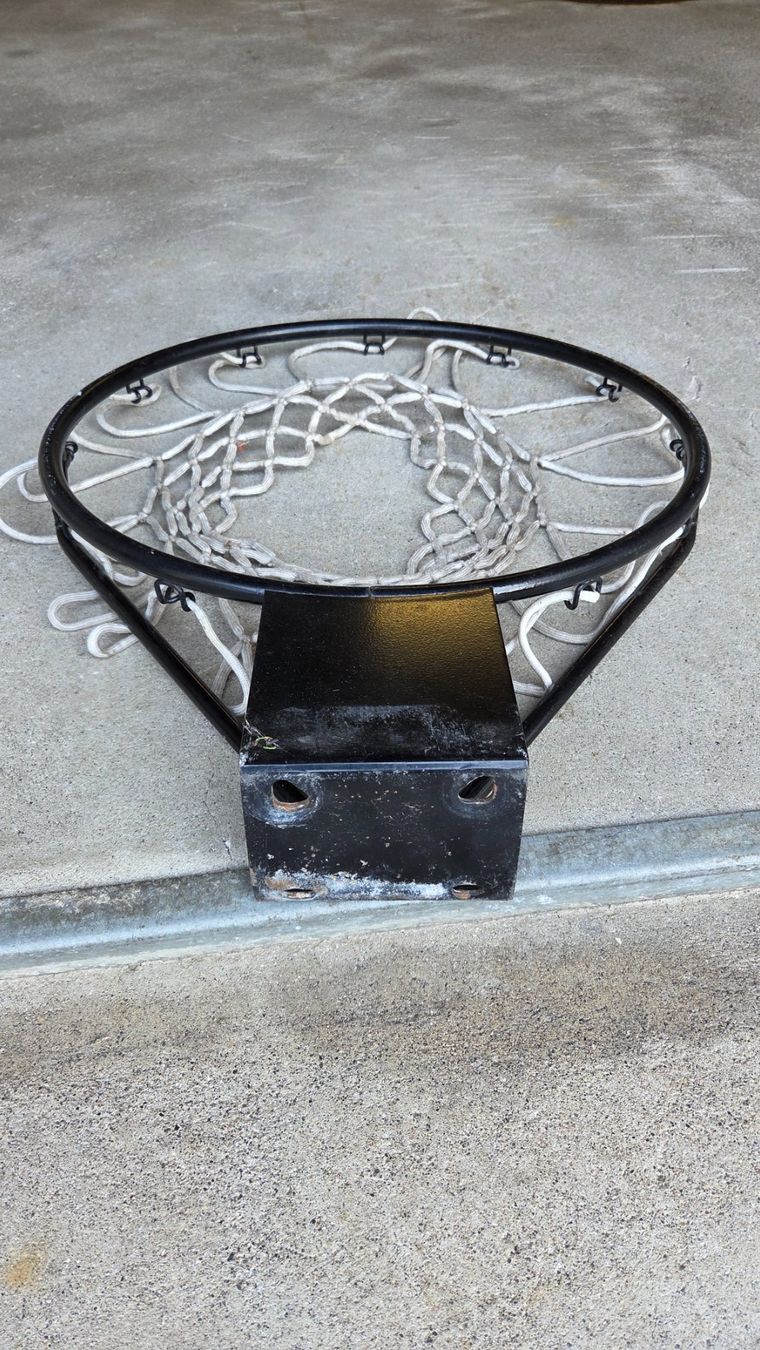 Basketballkörbe: massiver Basketballkorb – Gebraucht aus Wila von Smei 4