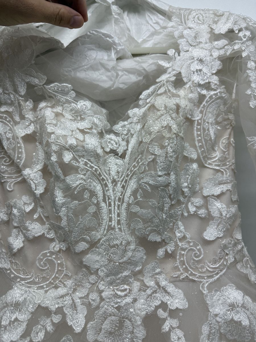 Vestiti: Abito sposa manica lunga in pizzo con scollo a V – Usato da Bellinzona venduto da mon_2wjn 7