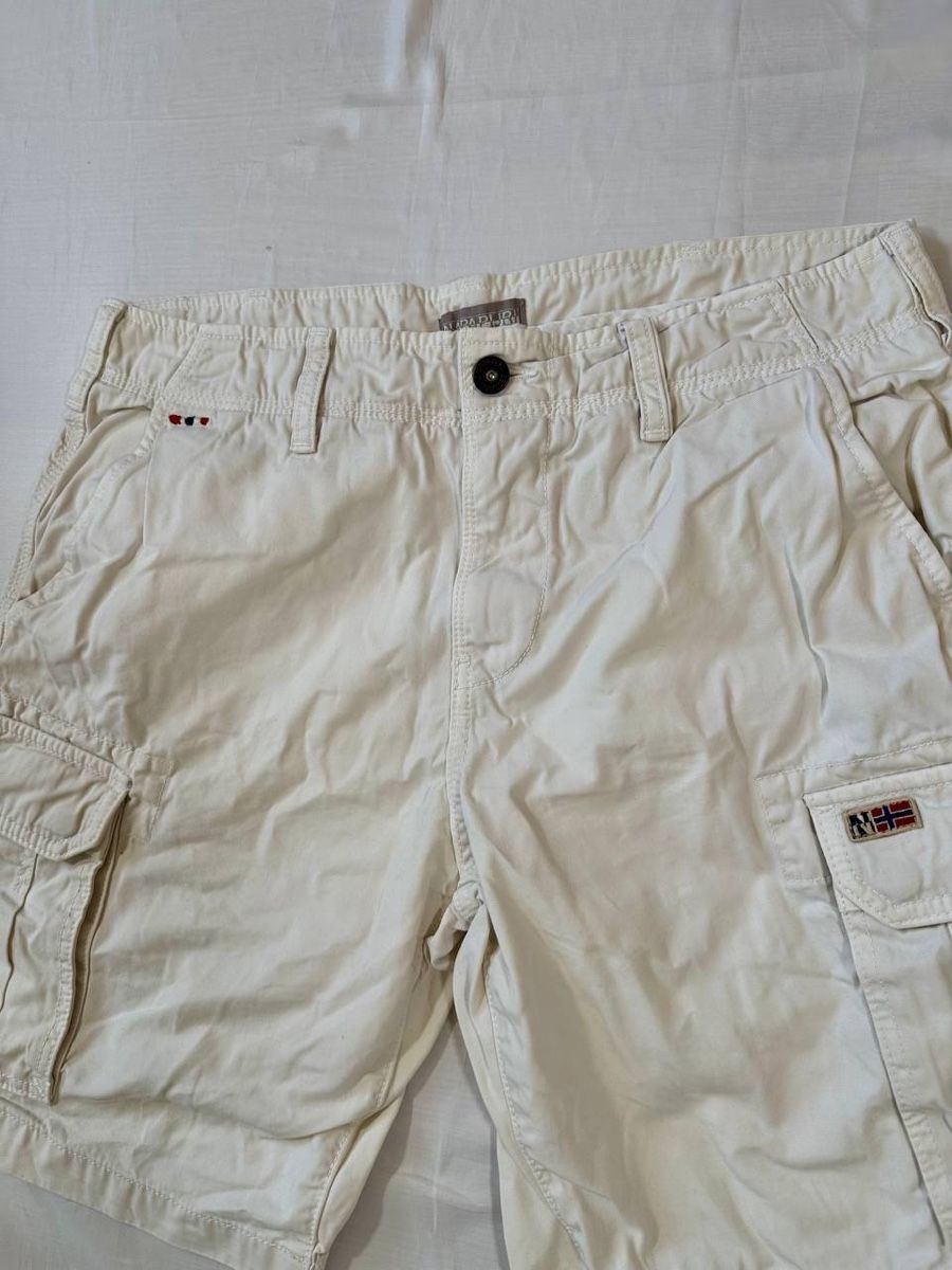 Napapijri Pantalons: Napapijri Kurzehose – D'occasion à Pfäffikon ZH par Nataliia. 1