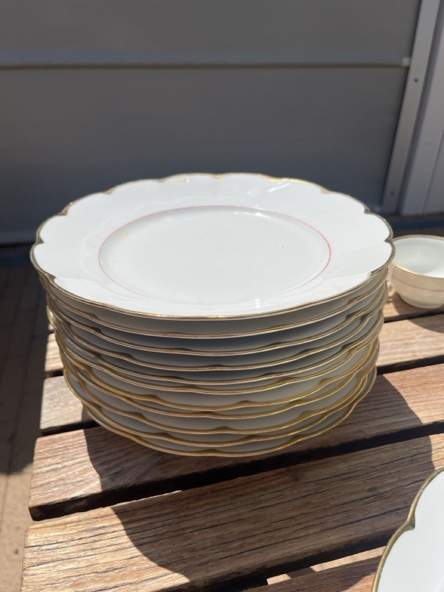 Geschirrsets: Porzellanservice mit Goldrand – Gebraucht aus Ebikon von Wesly 2