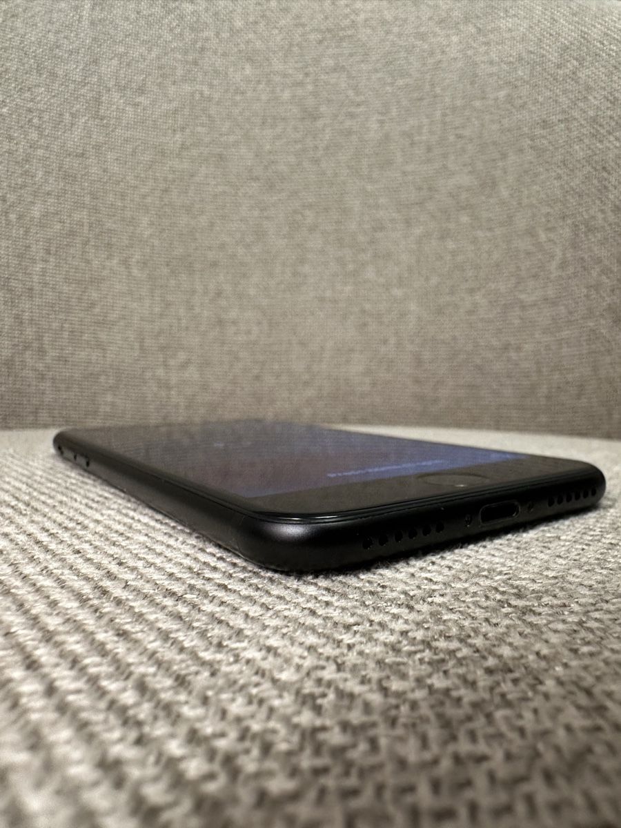 Apple Telefoni cellulari / Smartphones: iPhone 7 schwarz – Usato da Hägendorf venduto da neon09 7