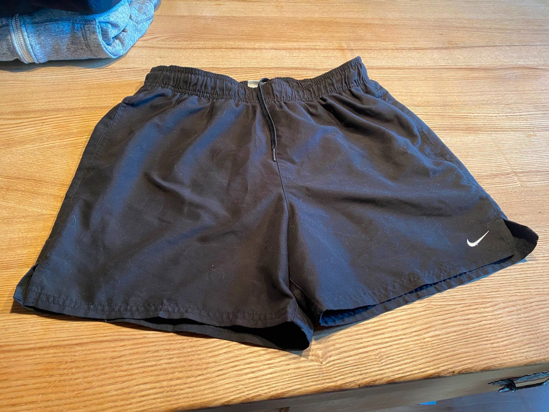 Nike Lotti di vestiti: 4-teiliges Paket Nike Herrenkleider Gr. S – Usato da Röschenz venduto da Tashroal 2