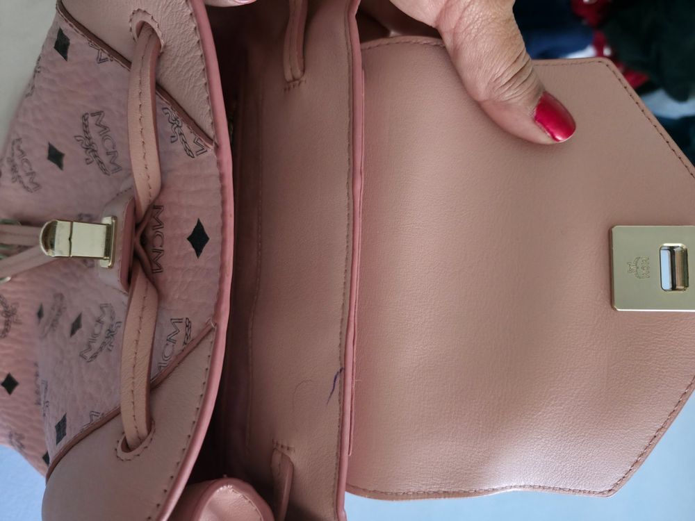 MCM Rucksack/ Umhängetasche Leder in Rosa wie neu (Neu (gemäss