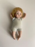 Antike kleine Puppe