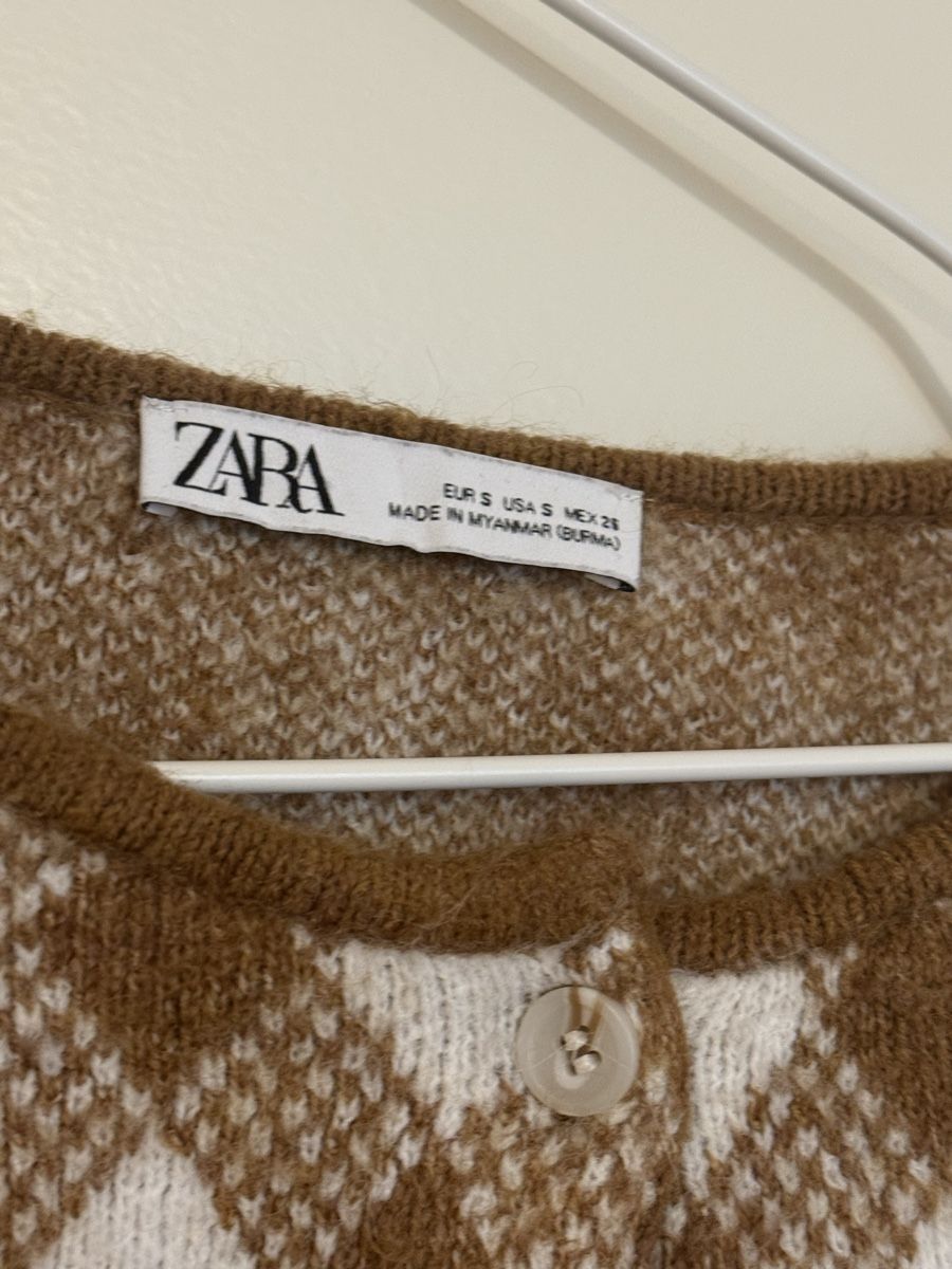 Zara Pulls & Sweat-shirts: Zara Cardigan mit Rautenmuster  – D'occasion à Luzern par vqu_8gks 2