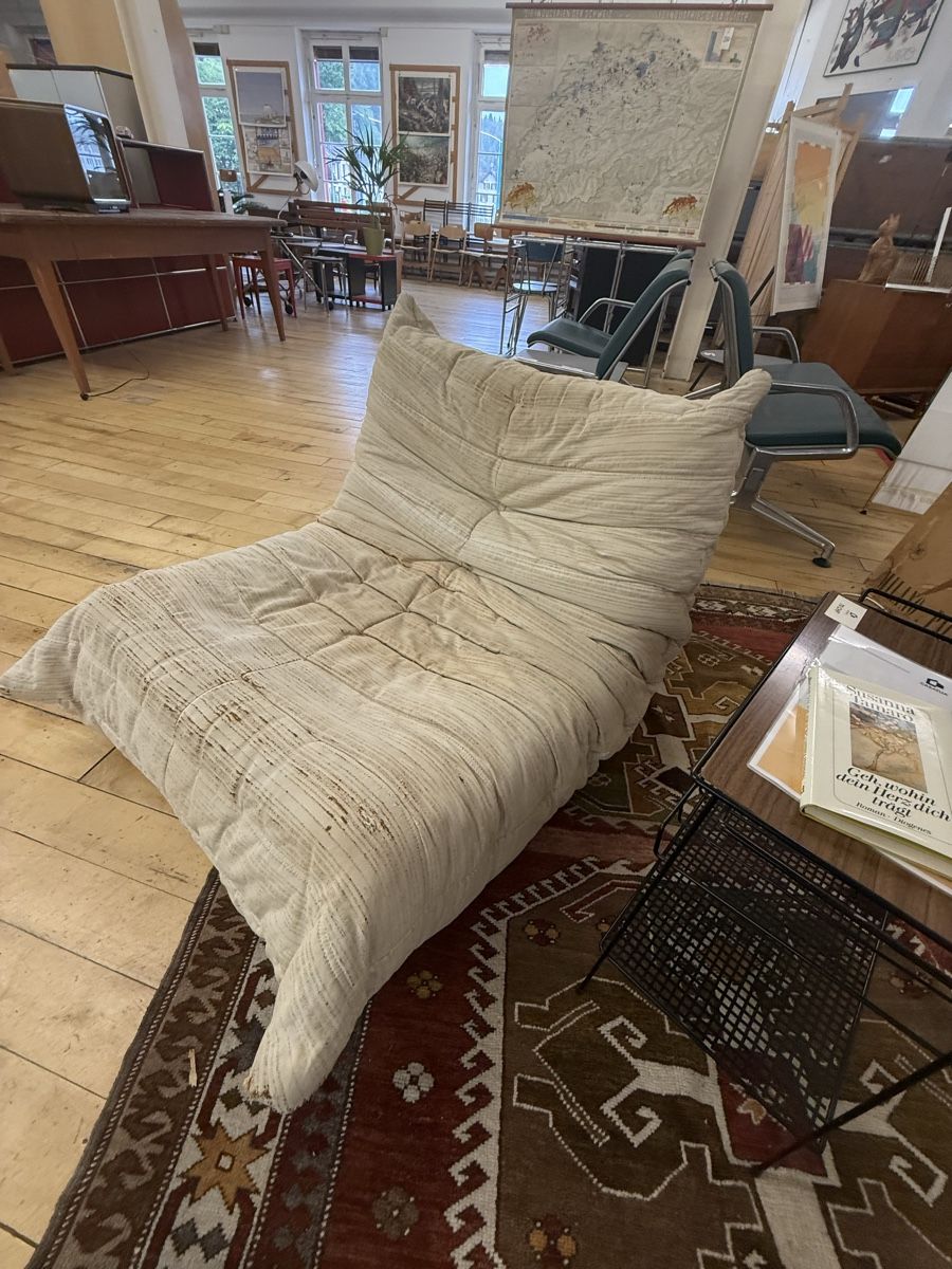 Ligne Roset Sessel: Original Ligne Roset „Togo“ – Gebraucht aus Fulenbach von Annie.s_Mid_Century 2