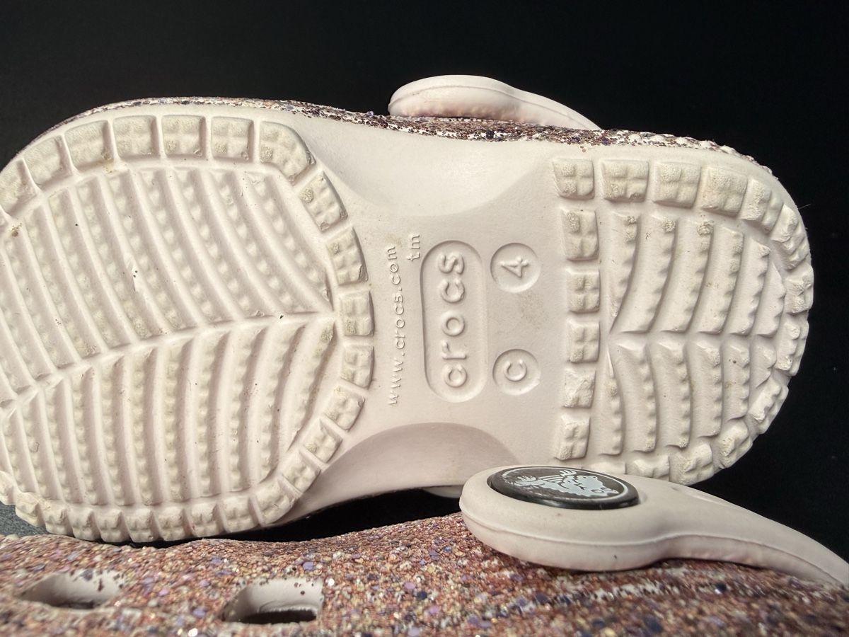 Crocs Scarpe per ragazze: Authentic Pink Glitter Crocs Size 19/20 Very Good Condition – Usato da Diessenhofen venduto da mar_8cyl 8