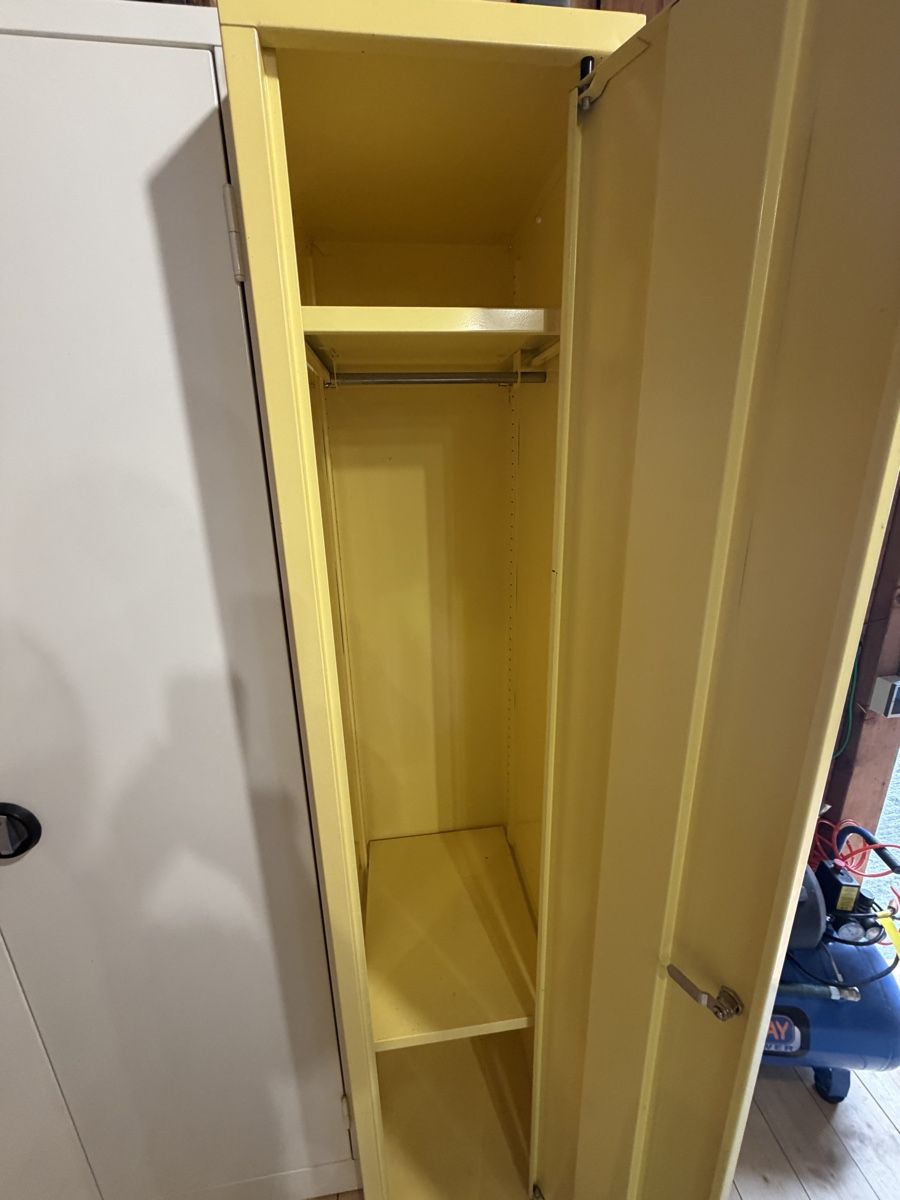Garderobe: Garderobenschrank 1-fach – Gebraucht aus Tuggen von Nati41 2