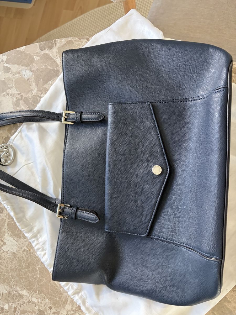Michael Kors Borse: Michael Kors Navy Tote Bag - Stylish and Spacious – Usato da Wallisellen venduto da Beaborgezzz 1