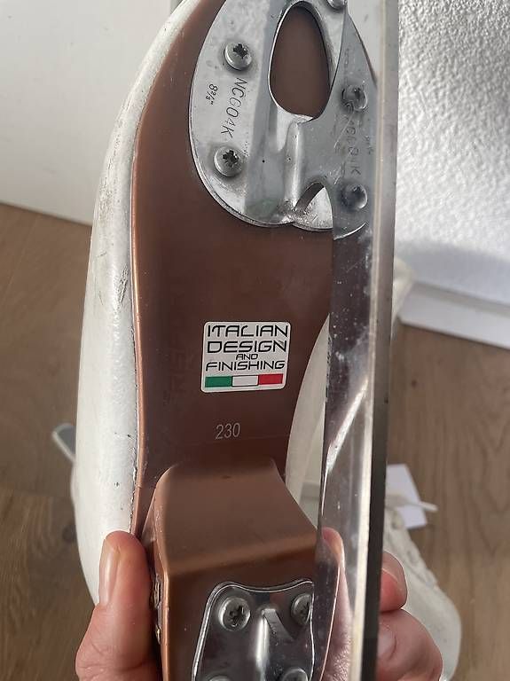 Schlittschuhe: Patin à glace 34 – Gebraucht aus La Sarraz von lenamoser 2