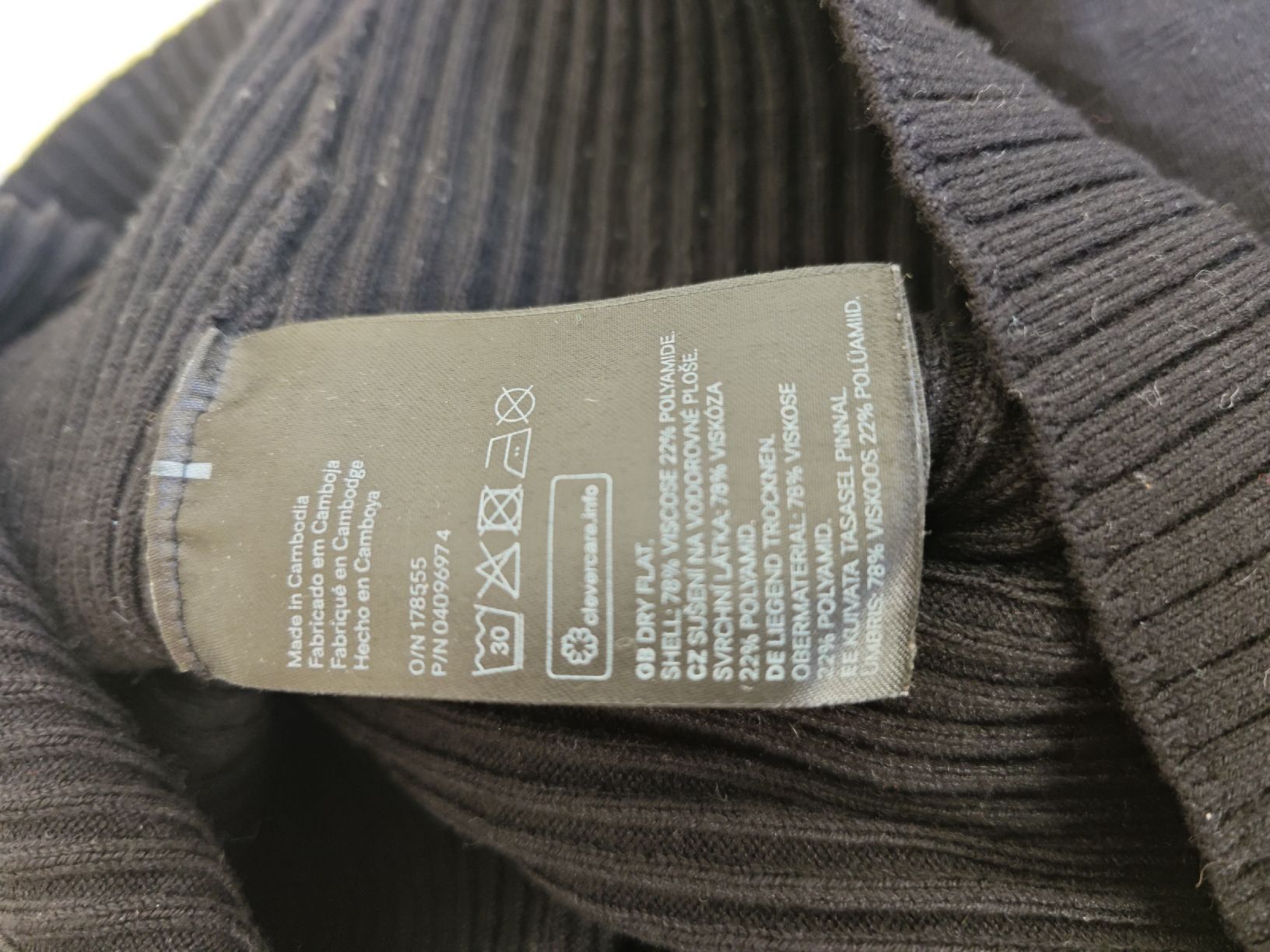 H&M Maglioni & Felpe: H&M Pullover gerippt schwarz Grösse M – Usato da Stäfa venduto da basidis 3