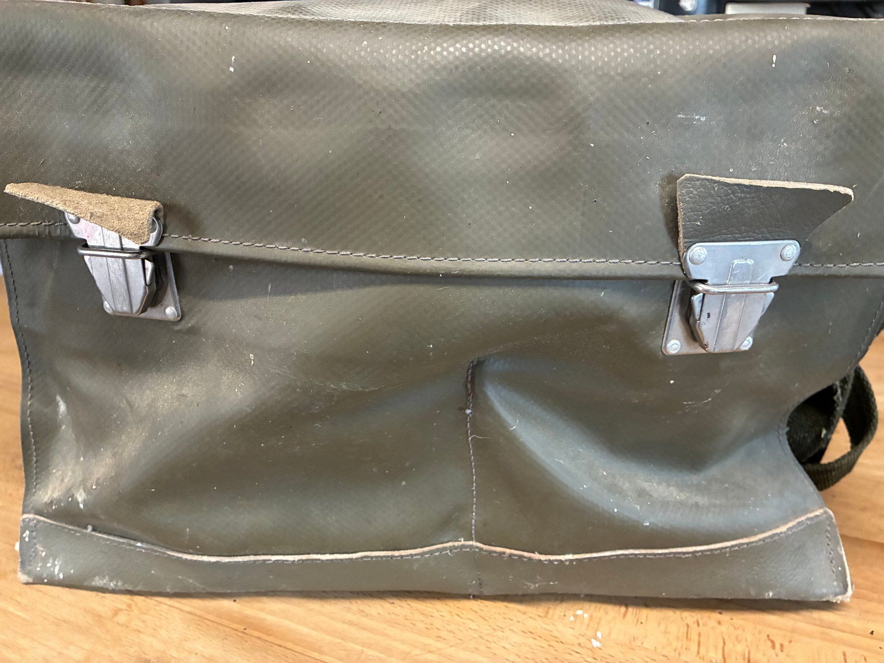 Borse: Ordonanztasche Schweizer Armee – Usato da Rüegsauschachen venduto da ivatug