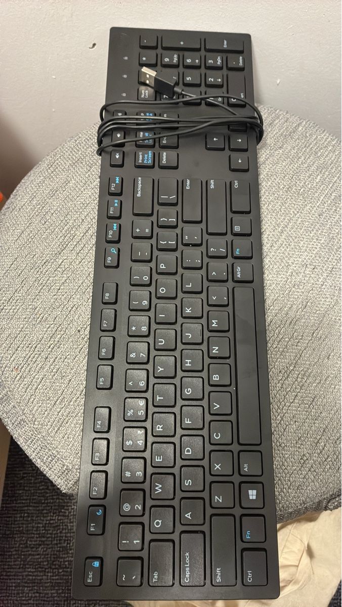 Dell Claviers: Black wired keyboard used condition – D'occasion à St-Prex par tan_qg7y