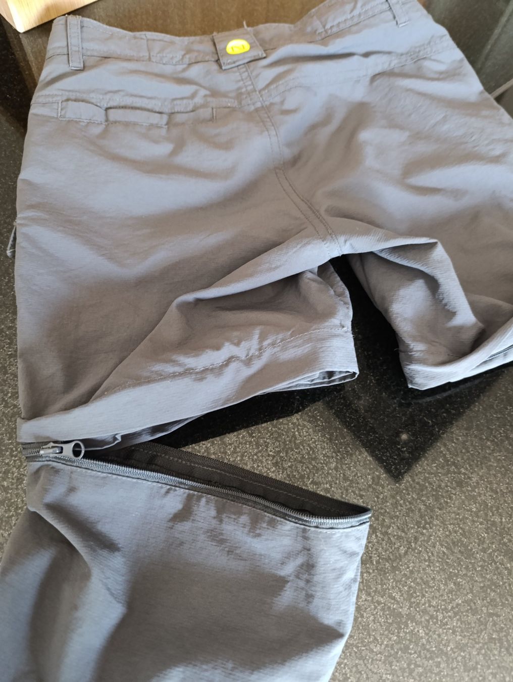 46 Nord Pantaloni: Freizeithose mit Zipp -abnehmbare Beinteile Gr. 140 – Usato da Thundorf venduto da Blitz_Donner 1