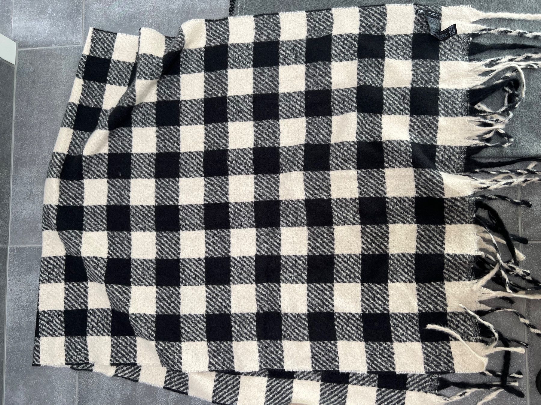 Zara Foulard & Sciarpe: 3 Winterschals von Zara – Usato da Wettswil venduto da alstel24 2