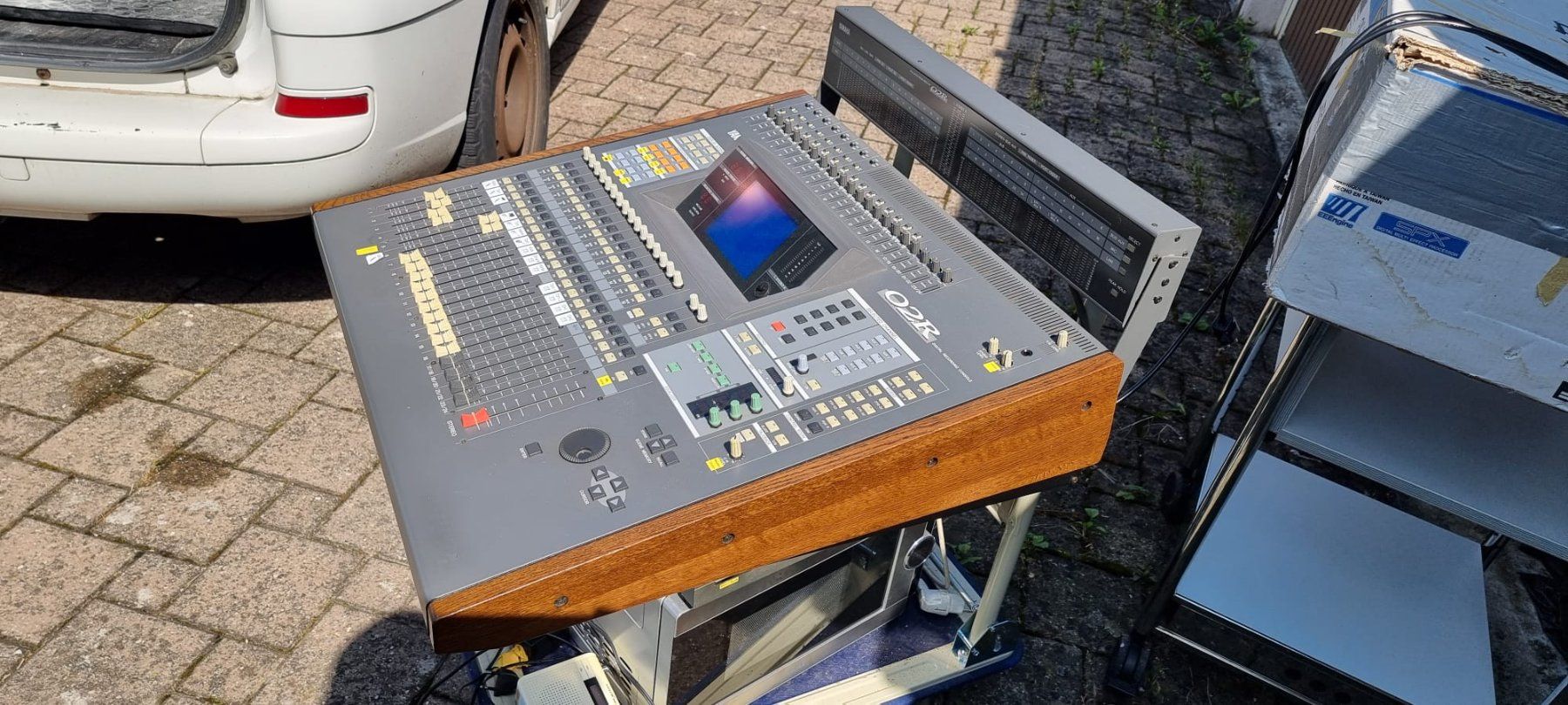Yamaha Console di mixaggio: Yamaha O2R + Meterbridge + 2x AES/EBU CD8-AE – Usato da Thörigen venduto da Birrer78 1