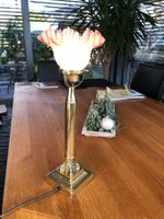 Antike Tischlampe mit Jugendstil - Glasschirm Messingmontur