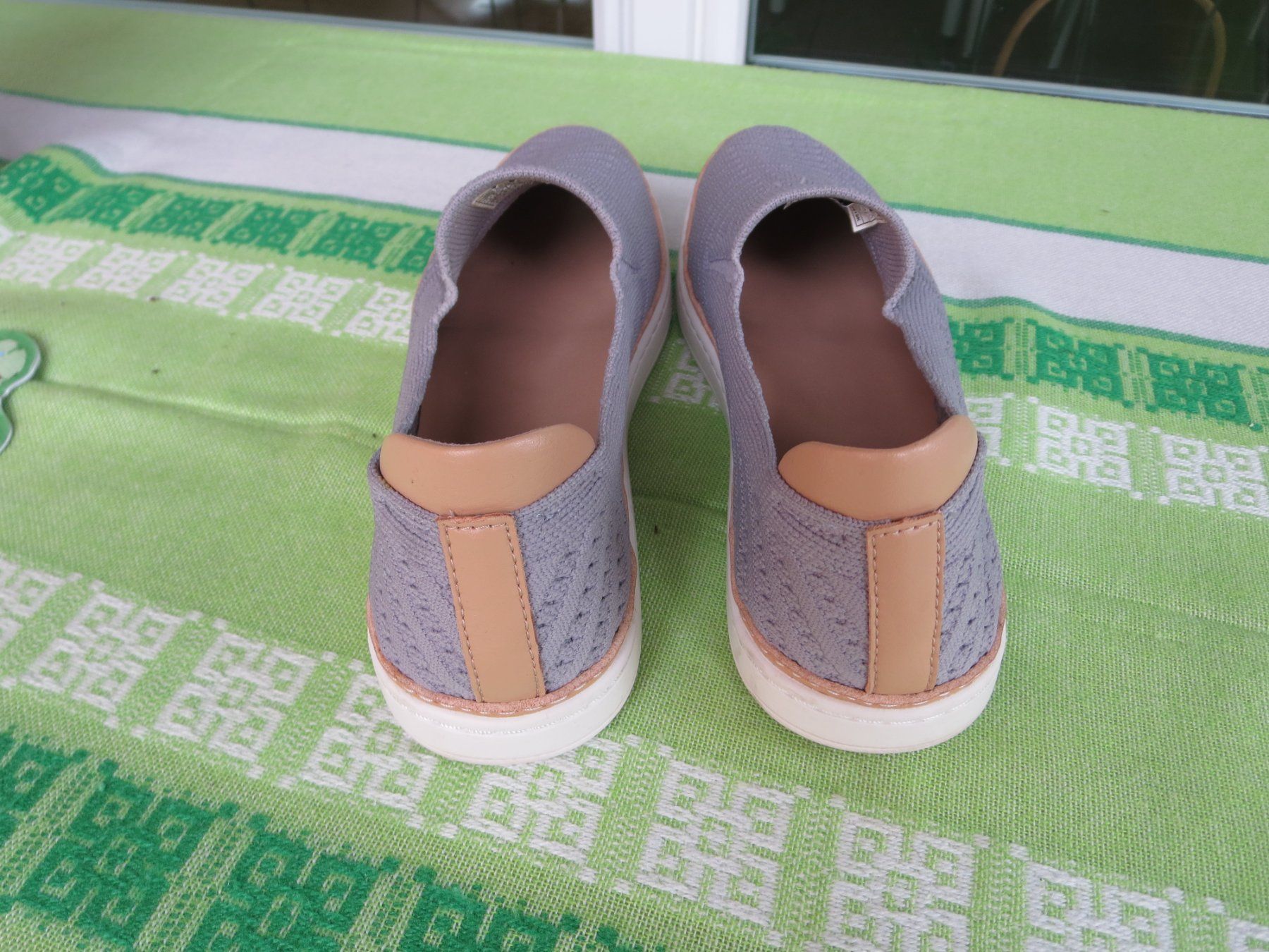Ugg Damenschuhe: UGG Damen Textile  Sneaker /Gr. 39 – Gebraucht aus Wallisellen von Arvenstube 3