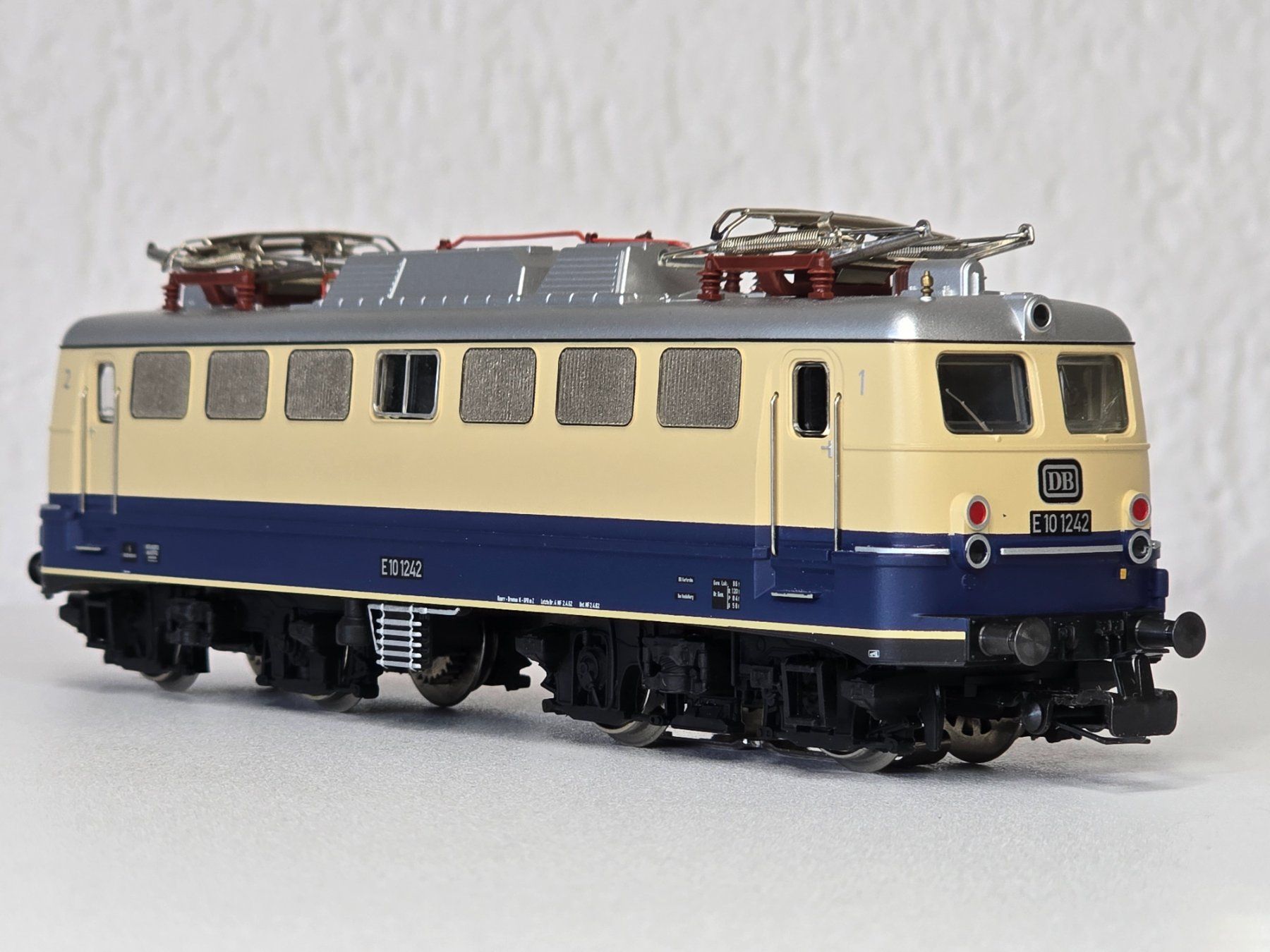 Märklin Modelleisenbahnen: Märklin 30390, DB, E10, BR E 10.1242, MFX Digital, Vitrine – Neu (gemäss Beschreibung) aus Kloten von Nicola2 3