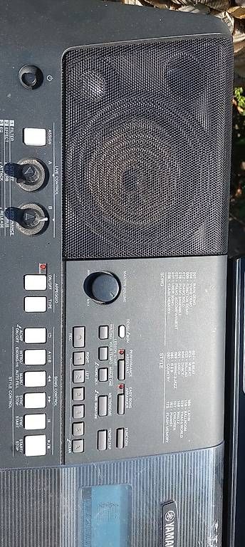 Yamaha Instruments de musique: E-Piano mit Ständer – D'occasion à Buochs par hortulus 1