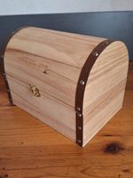 Kleine Holz-Schatztruhe , Schatulle