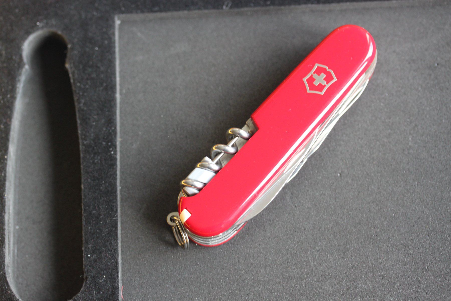 Victorinox Taschenmesser: Victorinox Huntsman "Year of the Dog" 2018 -  Nr. 6096/8888 – Gebraucht aus Riehen von Joncika 5