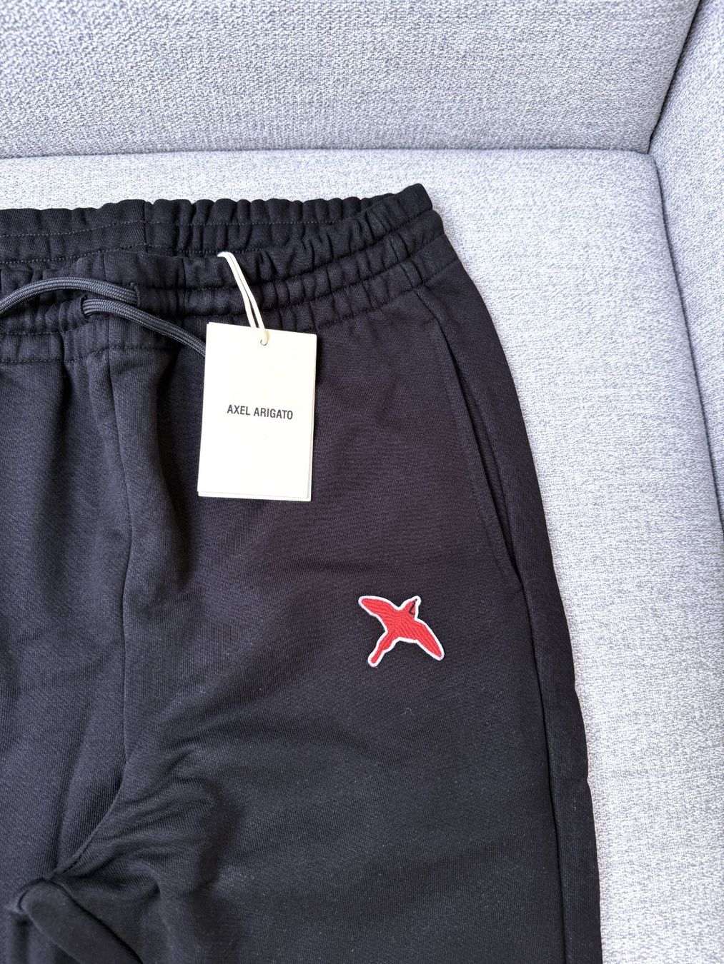 Pantaloni: NEU Axel Arigato Trainerhose, Grösse S – Nuovo e nell'imballaggio originale da Biel-Benken BL venduto da Aplus0 1