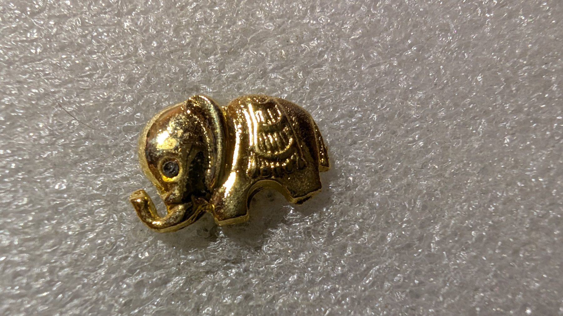 Placchette & Badge: Ansteckpin 203: Elefant – Usato da Oppligen venduto da Pin-Fall-Shop
