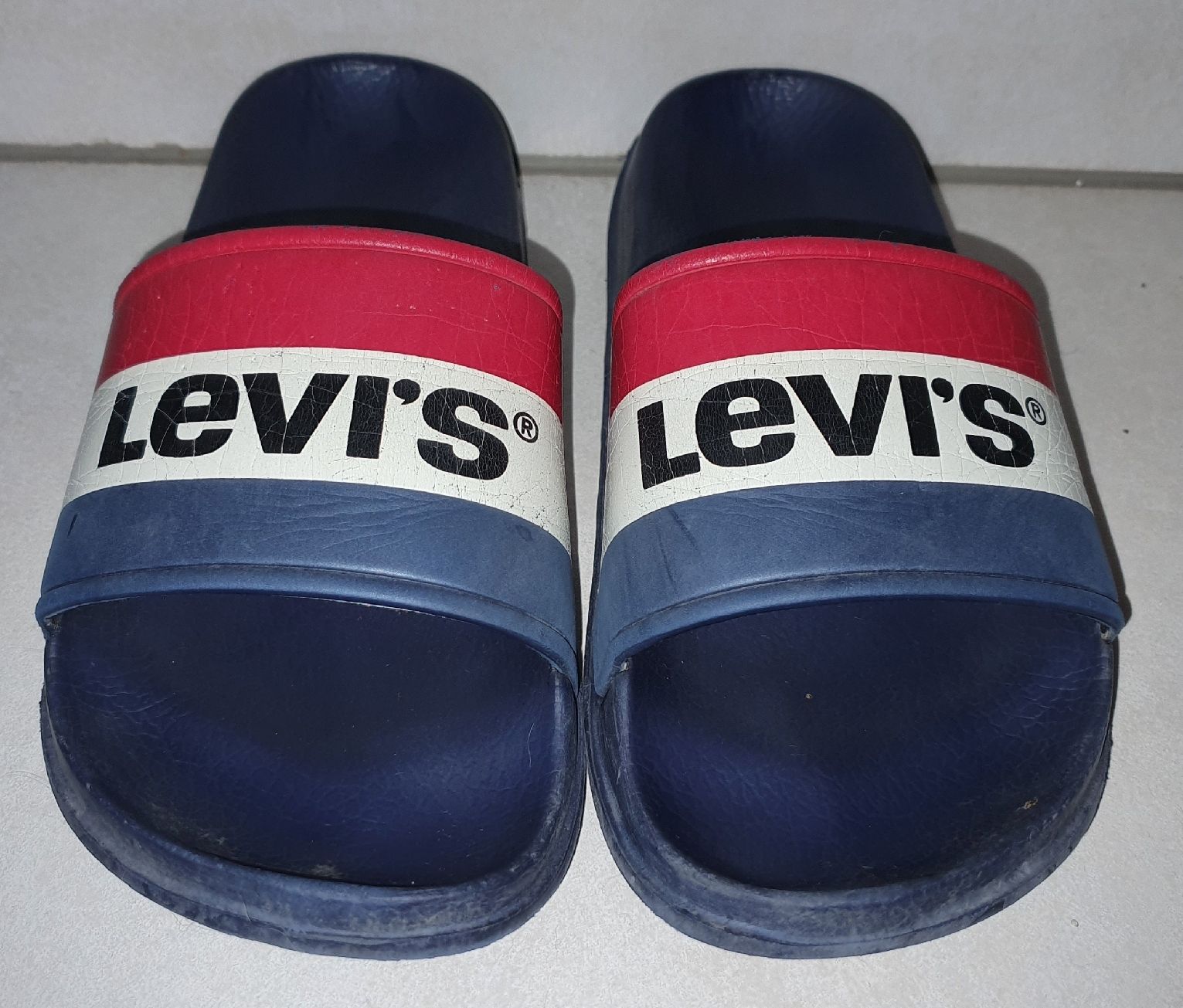 Levi's Herrenschuhe: Claquette Levis pointure 34 unisexe – Gebraucht aus Vouvry von Arwenne