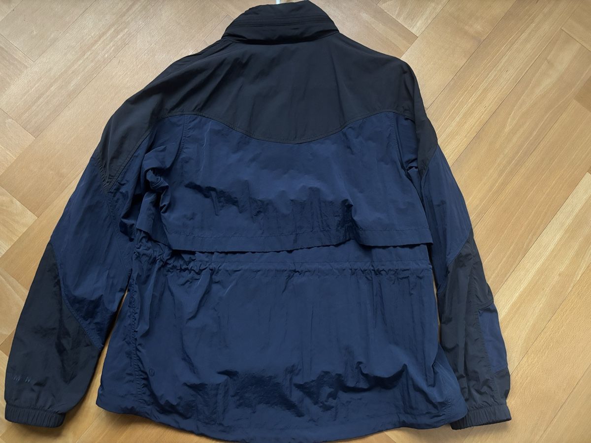 Lululemon Giacche: Regenjacke von Lululemon (Grösse 8) – Usato da Zürich venduto da LuluK88 3