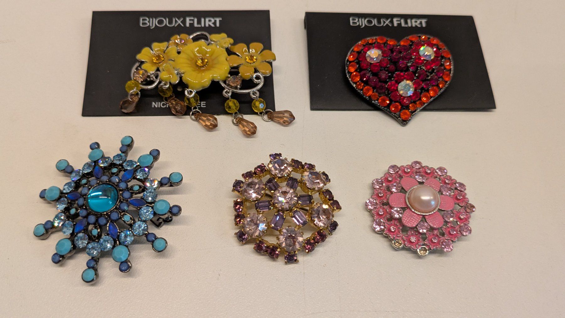 Spille & Fermagli: 29 Broschen , Modeschmuck – Usato da Ligornetto venduto da Ligornetto 1