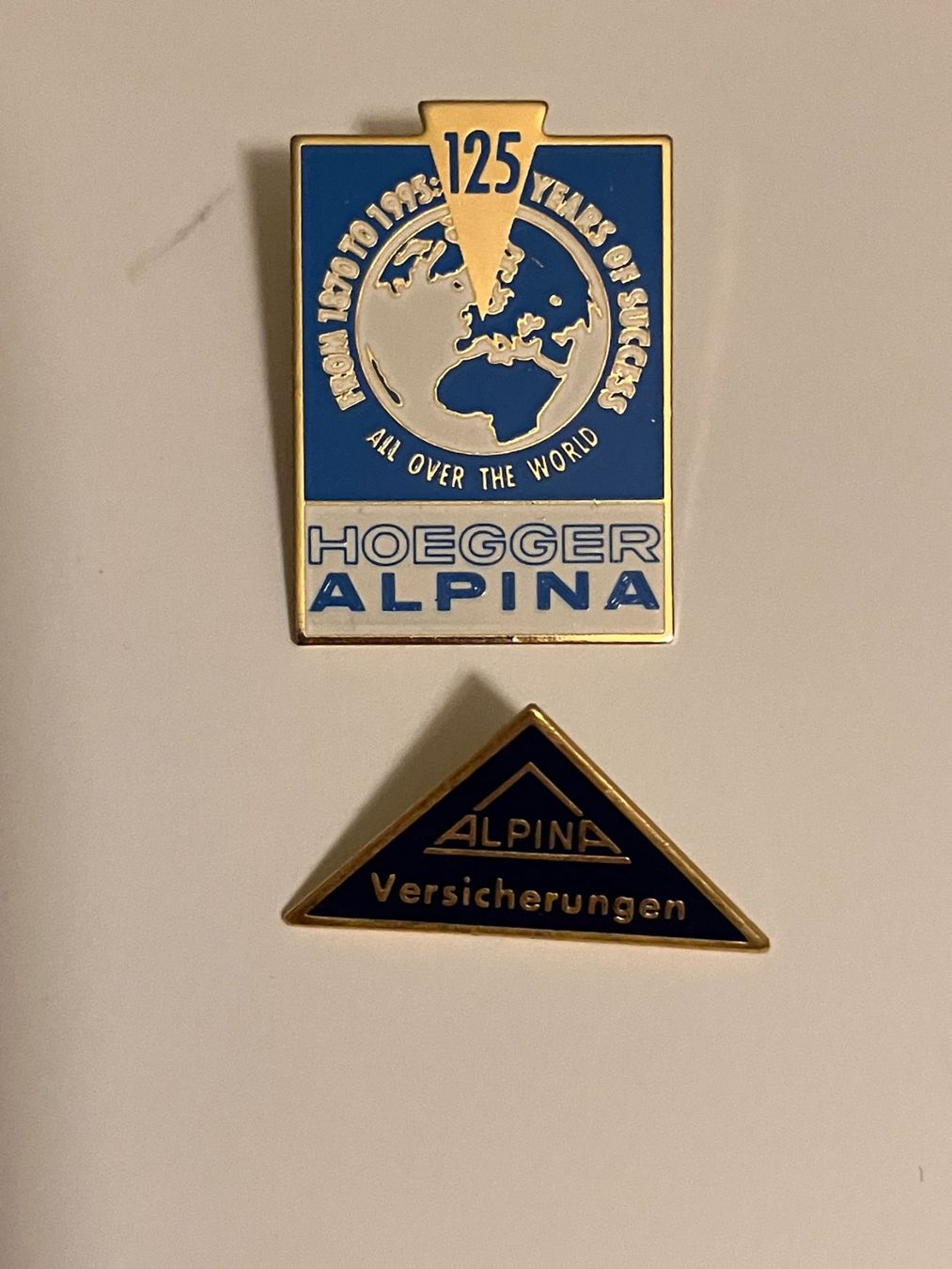 Placchette & Badge: 2 Pin Alpina Versicherungen – Usato da Basel venduto da djwwpp