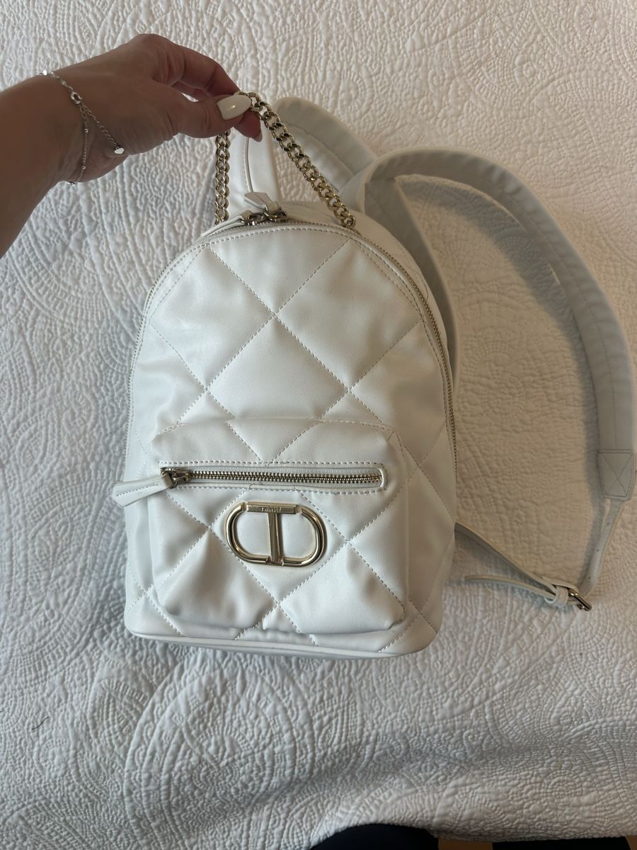 Zaini: Twinset White Quilted Backpack - Stylish and Chic! – Usato da Pfäffikon SZ venduto da KatKad 1