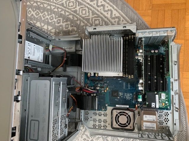 Apple PCs: Apple PowerMac G4 Dual Mirror mit 20" Apple Bildschirm – D'occasion à Au par Frankman 2