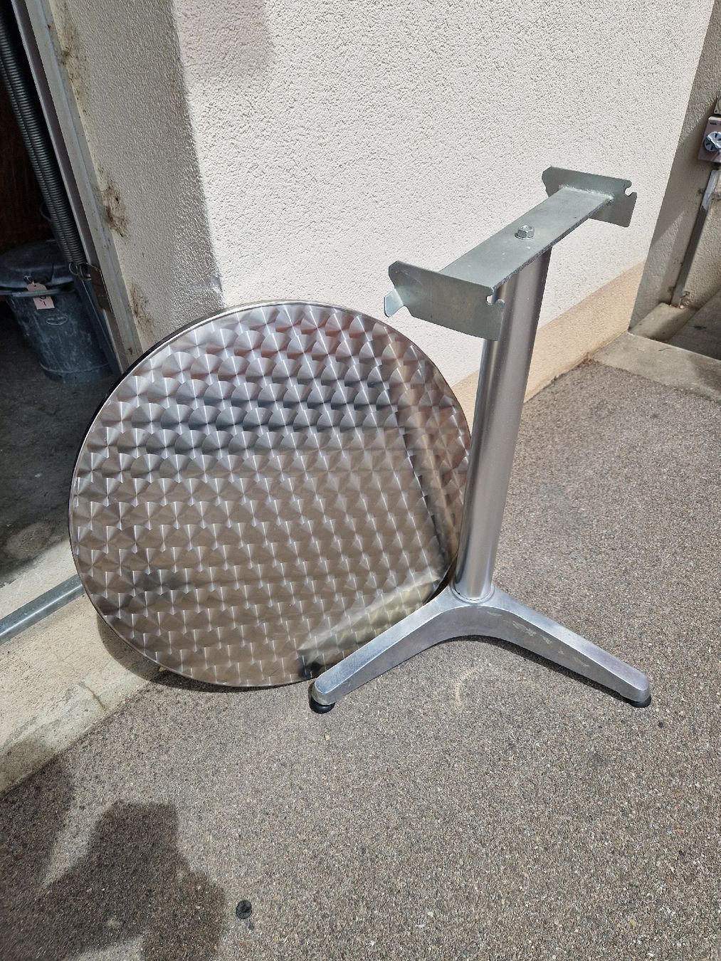 Tavoli: Runder Gartentisch mit Edelstahl-Look, Durchmesser 60cm – Usato da Mörigen venduto da Clio111 8