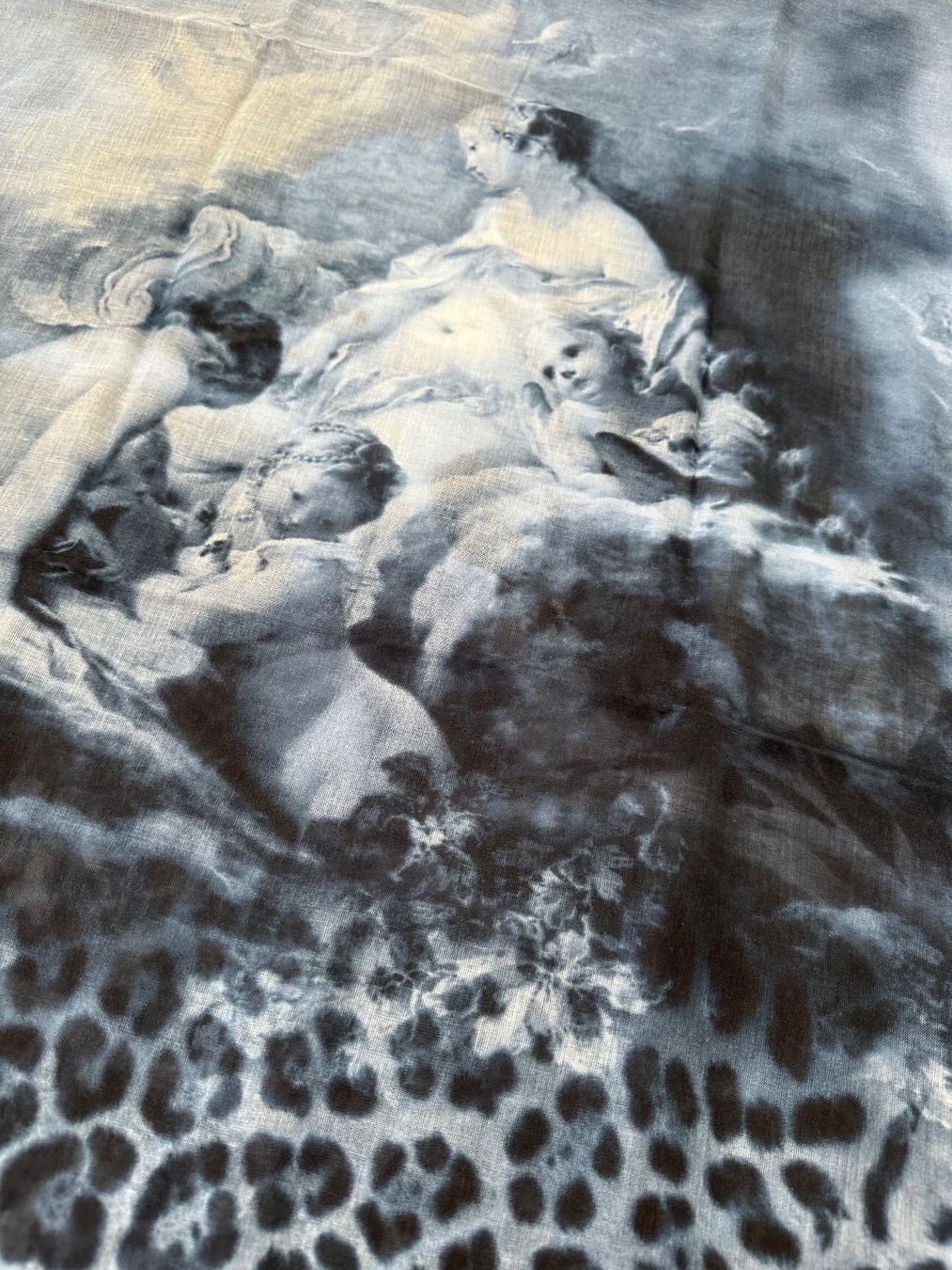 Roberto Cavalli Foulard & Sciarpe: Roberto Cavalli sciarpa – Nuovo e nell'imballaggio originale da Pregassona venduto da Reluxuryspace 3