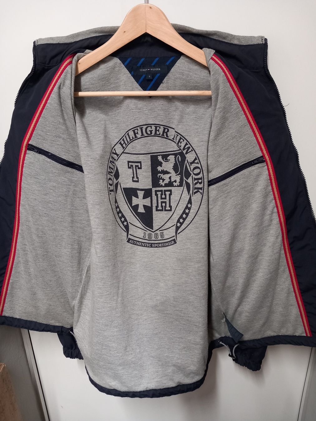 Tommy Hilfiger Giacche: Leichte Jacke Tommy Hilfiger Gr.S, marine – Usato da Gwatt (Thun) venduto da umwelt-brocki 3