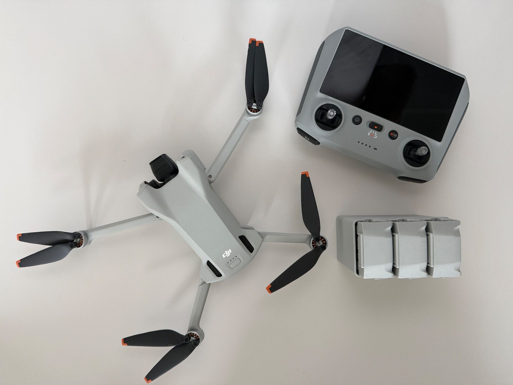 DJI RC Kits de montage: DJI Mini 3 Fly More Combo – D'occasion à Montezillon par Arno_Bing