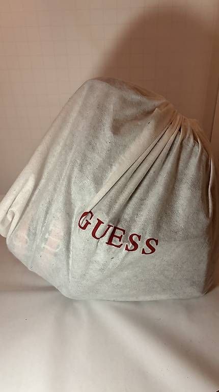 Zaini: Guess Rucksack – Usato da Basel venduto da kis_g8bg 4