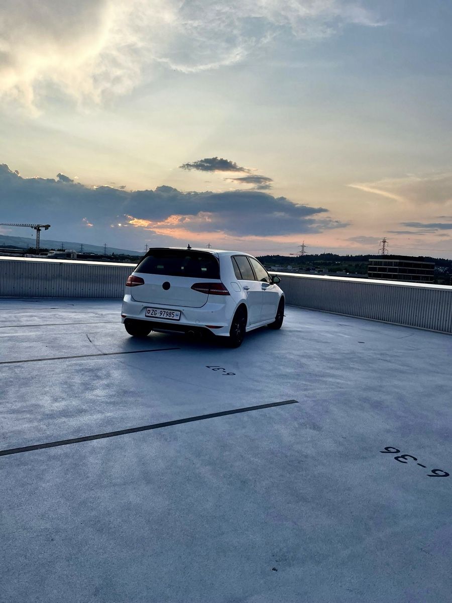 VW Autos: Golf 7 R-Line – D'occasion à Cham par leo_nqr5 2
