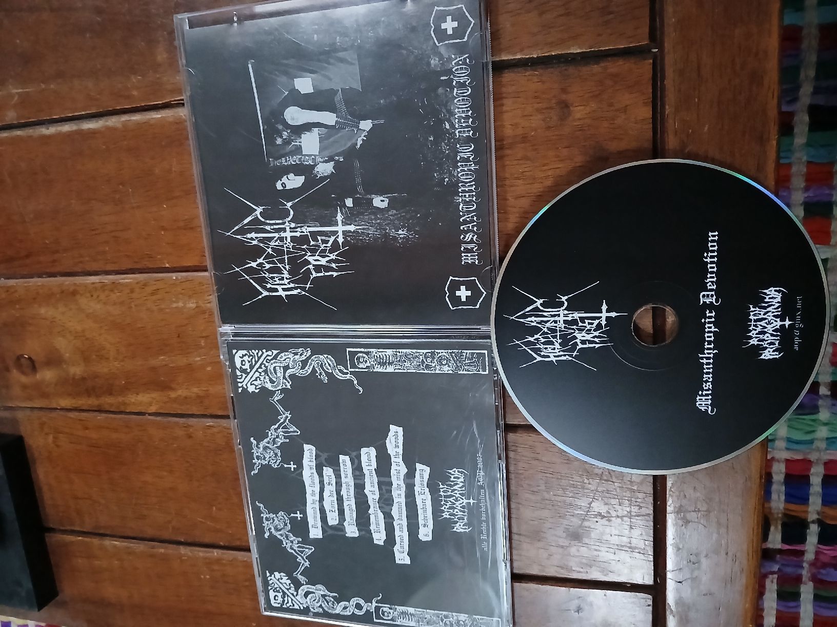 CDs: hellvetic frost- mis... – D'occasion à St-Cergue par VeganWarrior