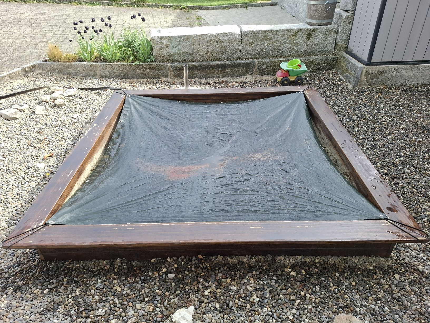 Sabbiera per bambini: Sandkasten massiv 220 x 220cm – Usato da Lostorf venduto da NathanjaB 2
