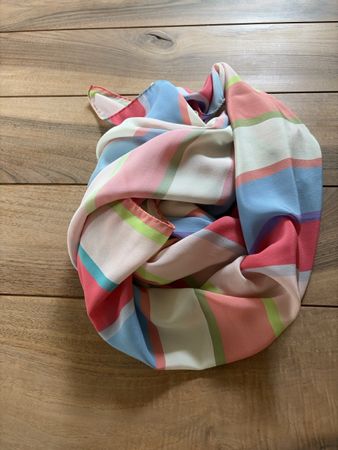 Grosses mehrfarbiges Seiden-Foulard, sehr guter Zustand