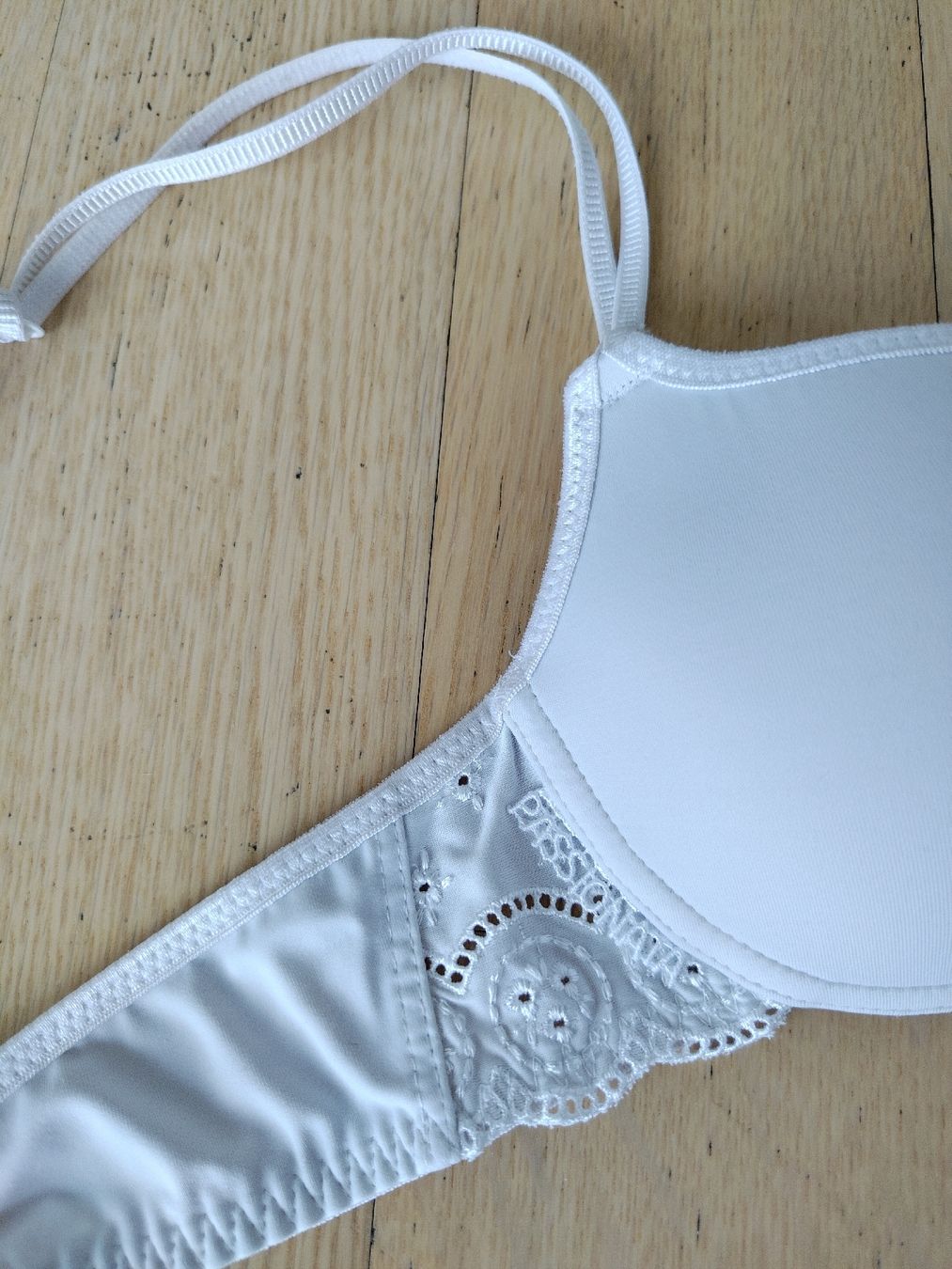 Passionata Altra biancheria intima: PASSIONATA Schalen BH Weiss Cup 70A – Usato da Buchrain venduto da QueenyHE51 3