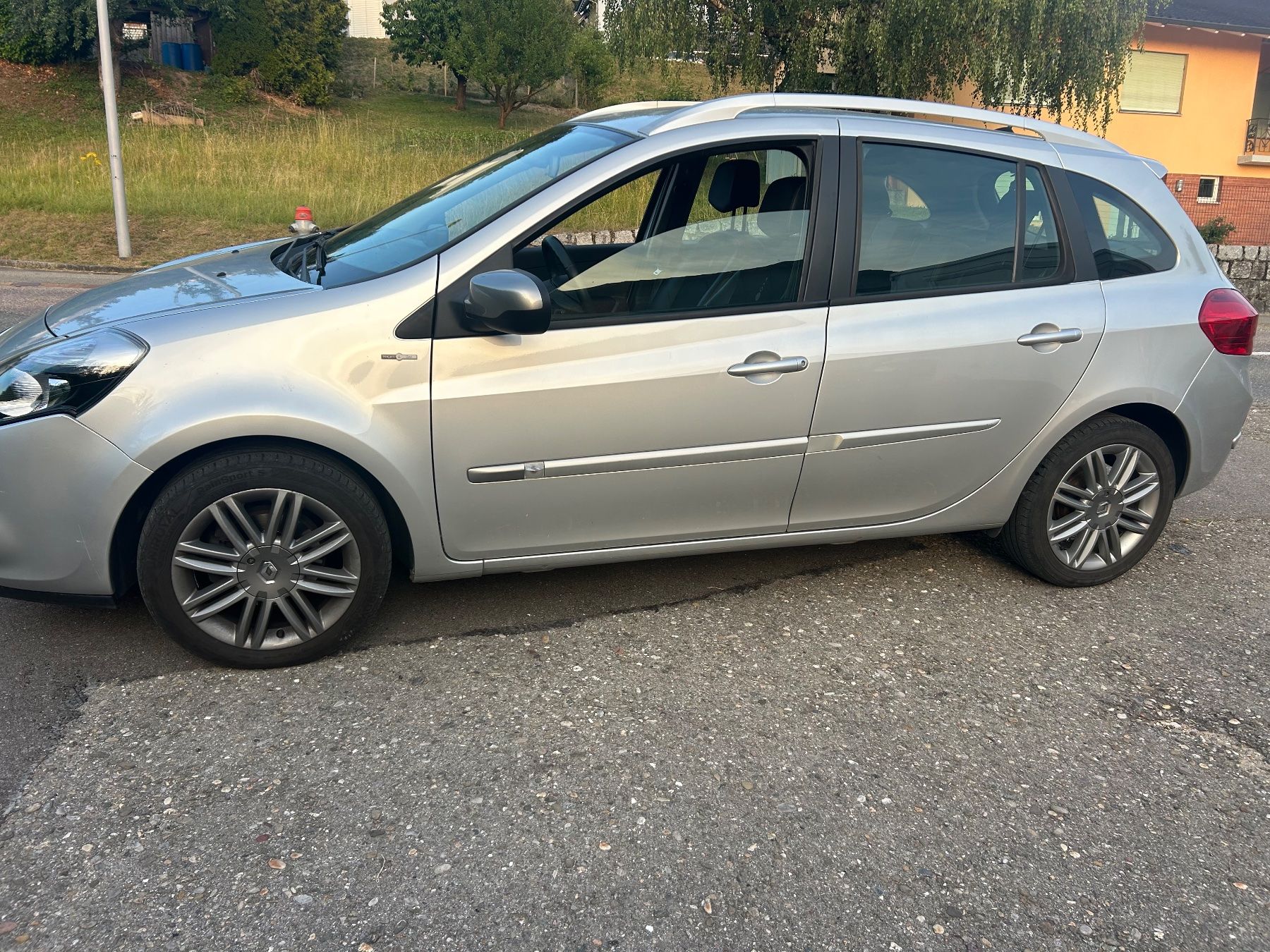 Renault Autos: Renault  Clio  1.2    100 – D'occasion à Frick par hipi33 4