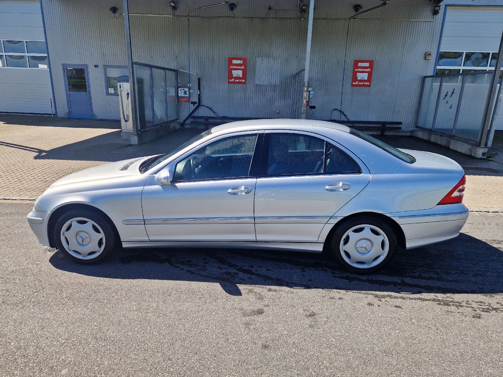 Mercedes-Benz Automobili: Mercedes-Benz C-Klasse – Usato da Bünzen venduto da Nine.miau 3