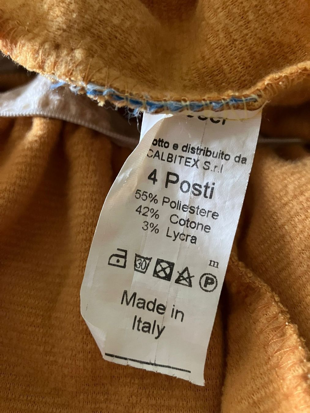 Coperte: Copri divano arancione 4 posti Orosei – Usato da Melano venduto da H-Sara 1