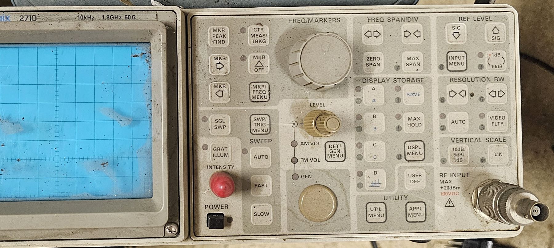 Misurare: Oscilloscope Tektronix 2710 1.8GHz 50 Ohm – Usato da La Chaux-de-Fonds venduto da PV71