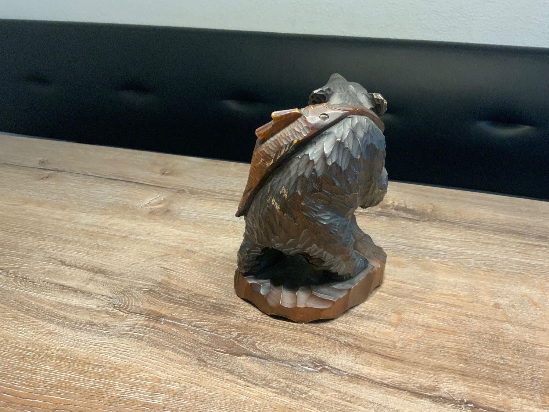 Statuette: Holzfigur Bär auf Felsen, – Usato da Willisau venduto da Minali 2